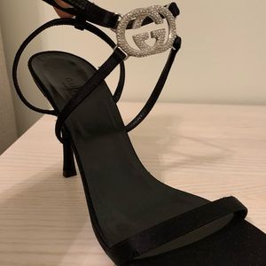 NEW Gucci 7.5 Black Strap Sandals w. Diamond GG